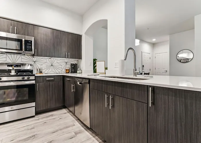 Cozysuites By The Stadium W Pool 27 Apartment *