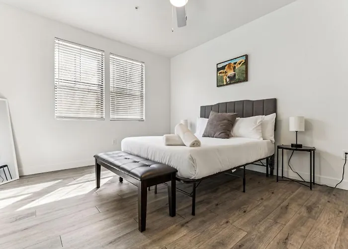 Cozysuites By The Stadium W Pool 27 Apartment