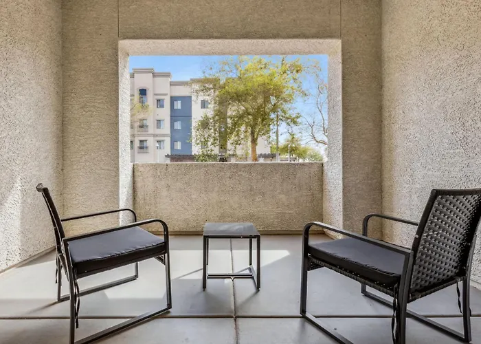 Cozysuites By The Stadium W Pool 27 Apartment Glendale